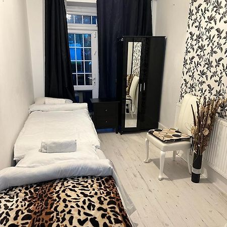 Happy Hours Home Stay Лондон Экстерьер фото