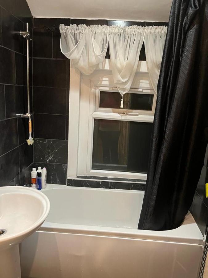 Happy Hours Home Stay Лондон Экстерьер фото