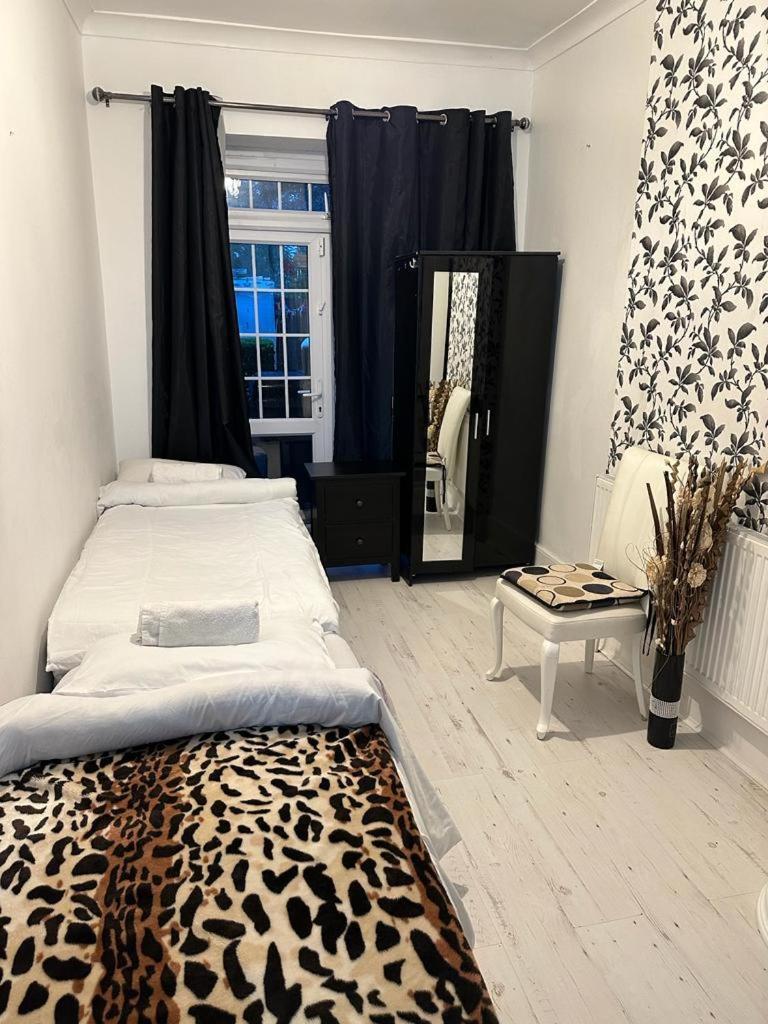 Happy Hours Home Stay Лондон Экстерьер фото